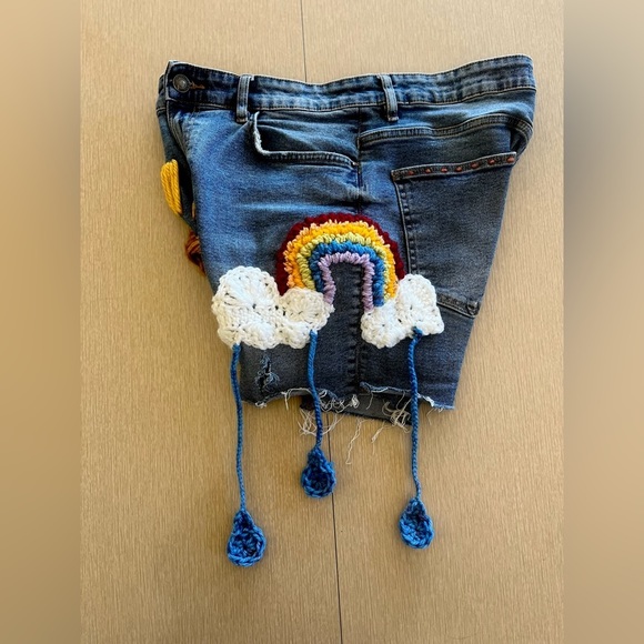 CUSTOM EMBROIDERED HIPPIE SHORTS - Picture 9 of 13